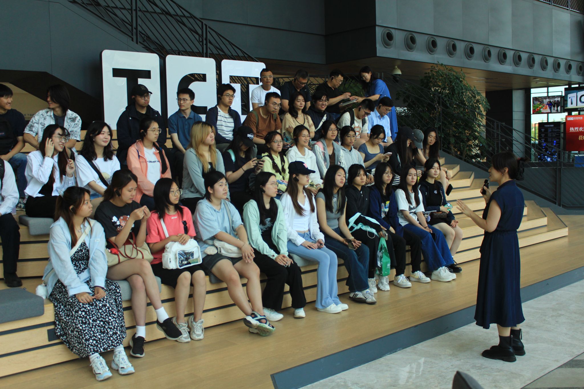 學校開展港澳臺學生國情教育參訪活動