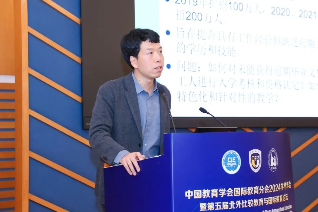 榜樣 | 教育學(xué)院陳志偉:“要做學(xué)生成長(zhǎng)路上的‘鋪路石’”