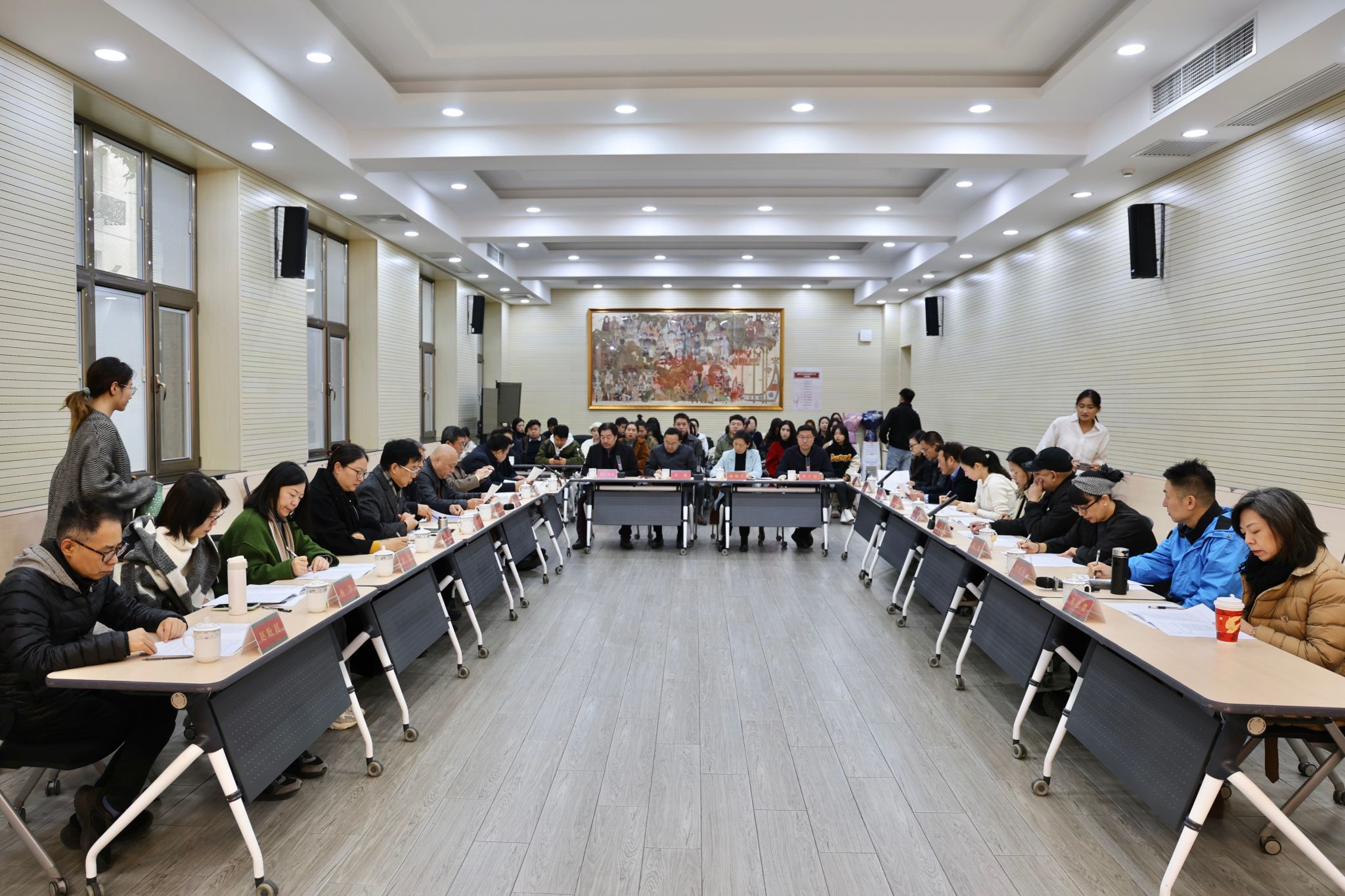 美術(shù)學(xué)院舉辦2025年美術(shù)與書法專業(yè)學(xué)位博士生導(dǎo)師聘任儀式暨學(xué)科建設(shè)研討會