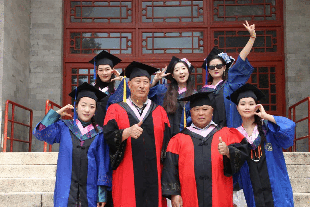 榜樣 | 中國(guó)少數(shù)民族語(yǔ)言文學(xué)學(xué)院鐘進(jìn)文：“研究生要有研究范兒！”