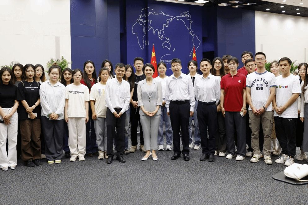 學校師生赴外交部參訪