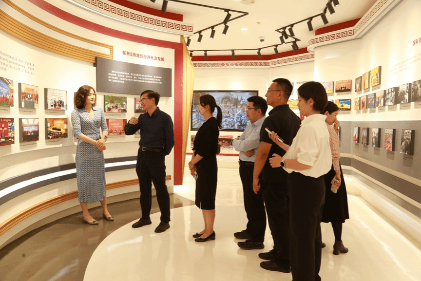 北京市委老干部局副局長于甲川到校調(diào)研交流