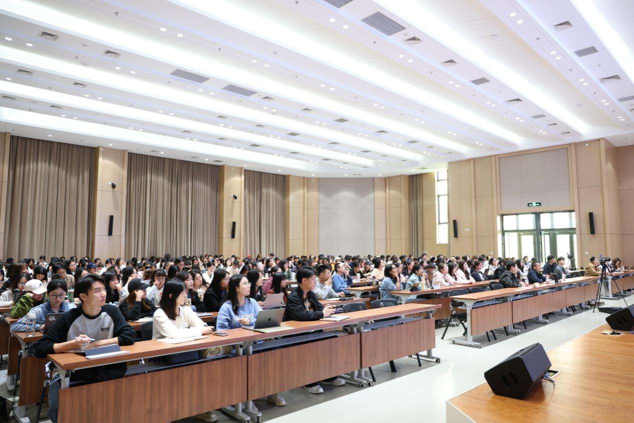 中央民族大學“引航大講堂”首場開講丨陳力丹：追尋馬克思在德國學習和工作的蹤跡