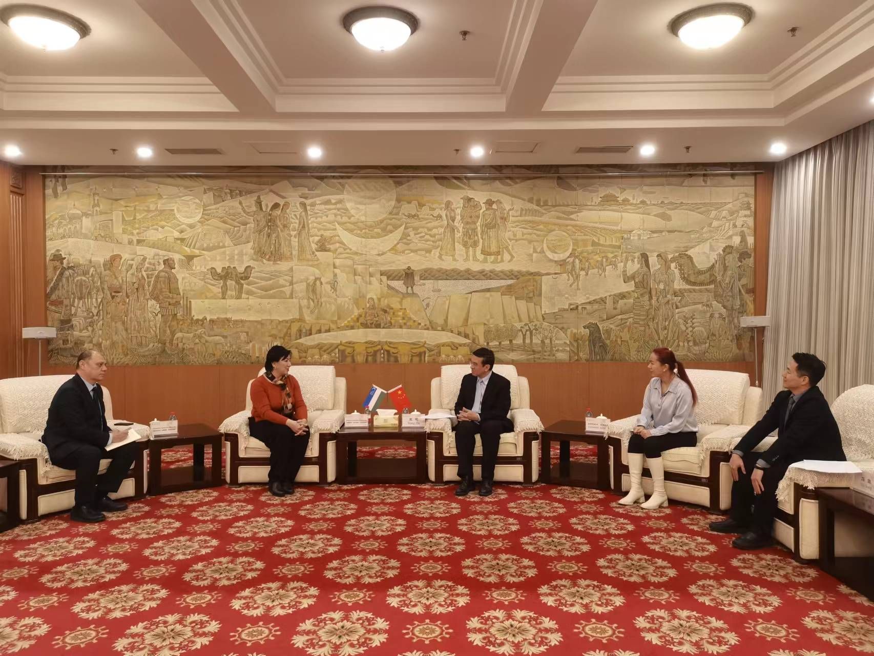 烏茲別克斯坦塔什干國立東方大學校長一行訪問我校